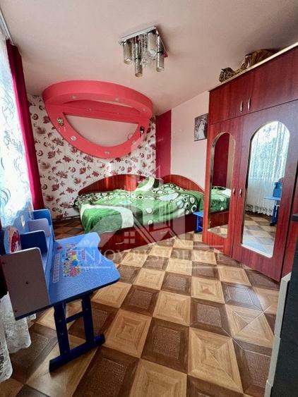 Casă individuală cu 9 camere cu Canalizare în Crângași
