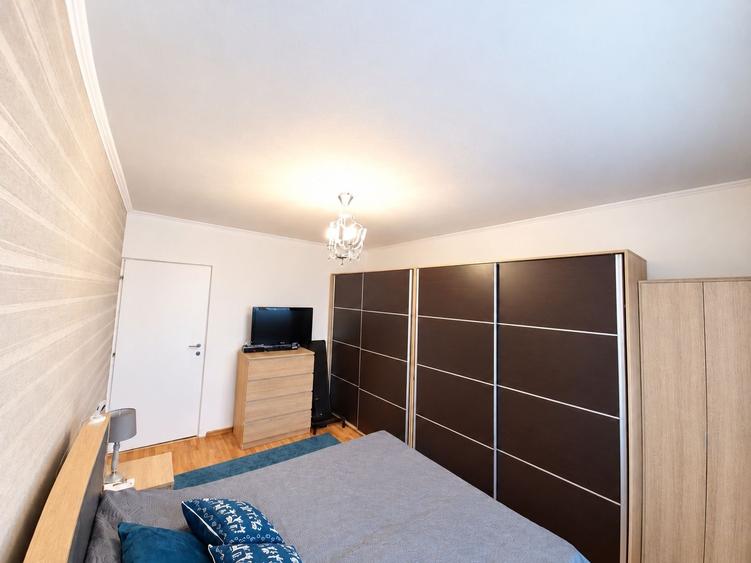 Apartament cu 3 camere decomandat în Central