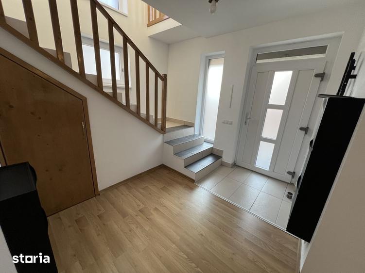 Casă cu 4 camere decomandat cu Teren 250 Mp în Ștrand