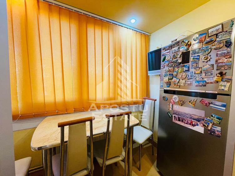 Apartament cu 3 camere decomandat în Miron Costin