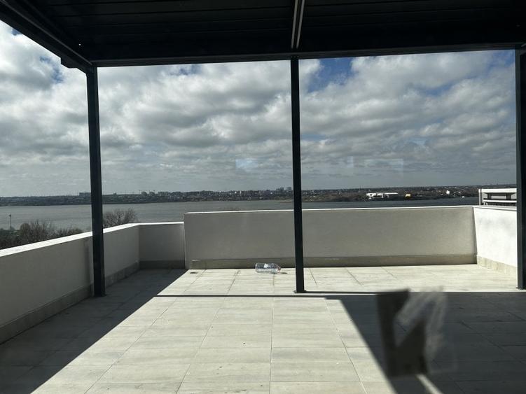 Penthouse cu 3 camere decomandat în Central