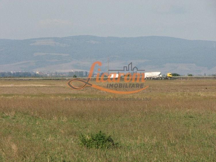 Teren Construcții intravilan de 240000 mp, în Exterior Est