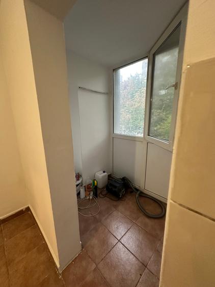 Apartament cu 3 camere semidecomandat în Titan