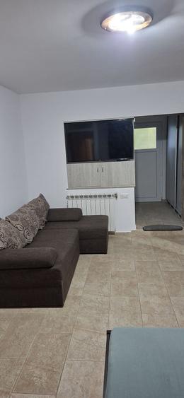 Apartament cu 3 camere decomandat în Nicolina