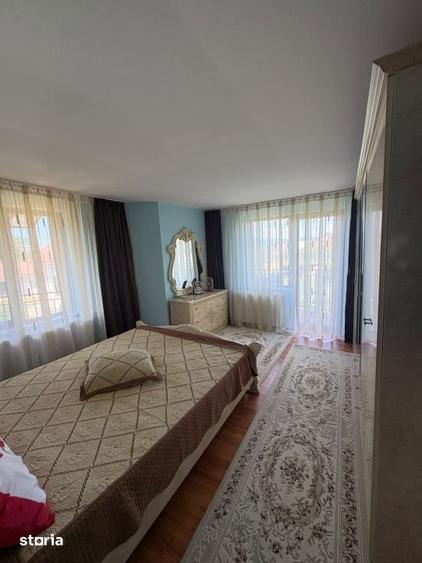 Casă cu 6 camere cu Teren 2000 Mp în Mocira
