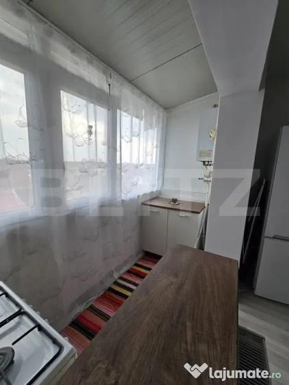 Apartament cu 3 camere semidecomandat în Soarelui