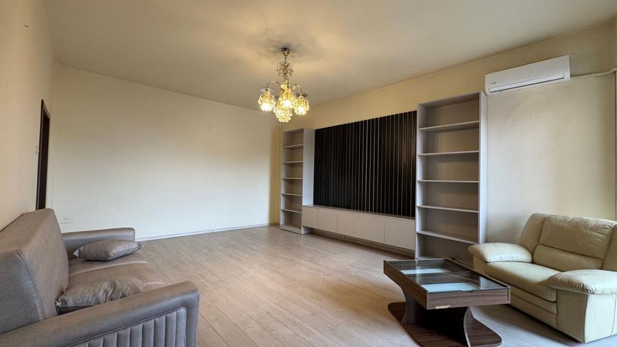 Apartament cu 2 camere decomandat, mobilat în Polonă