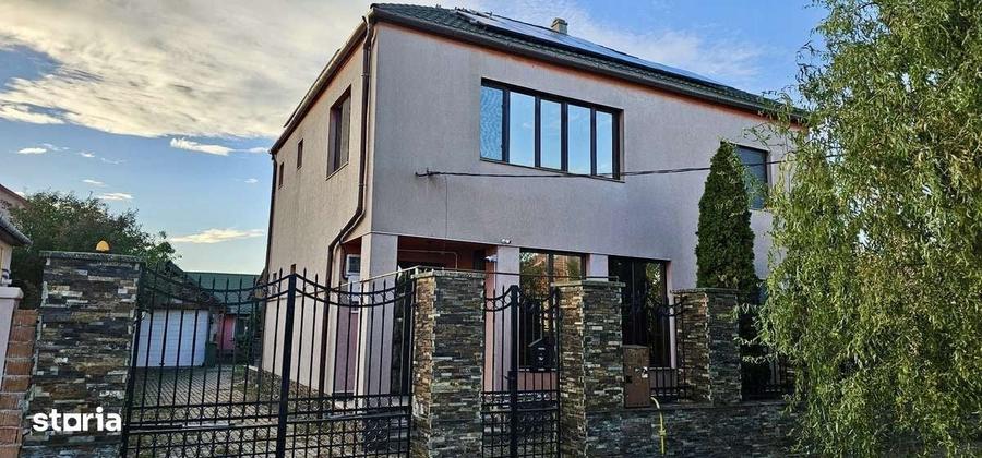 Casă cu 4 camere cu Teren 1380 Mp în Central