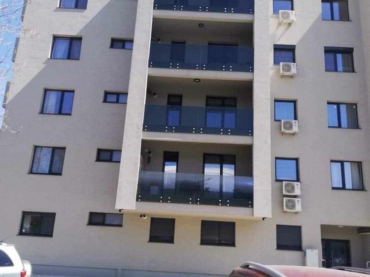 Apartament cu 2 camere decomandat în 1 Mai