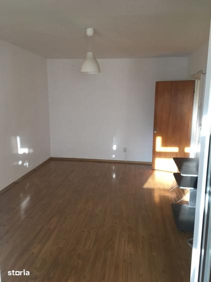 Apartament cu 3 camere în Tei