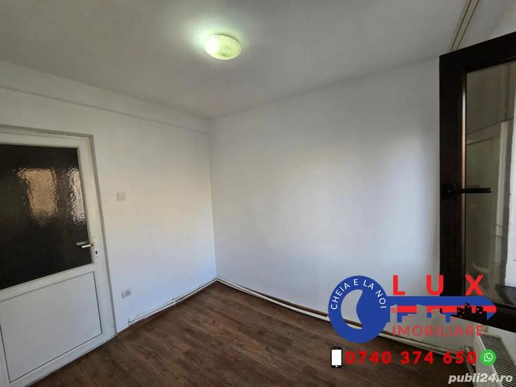 Apartament cu 3 camere semidecomandat în Neptun