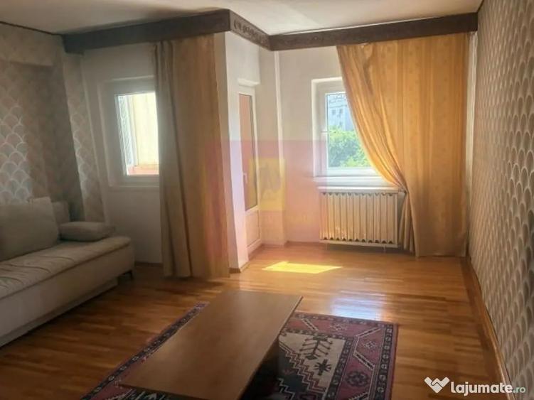 Apartament cu 3 camere decomandat în Drumul Sării