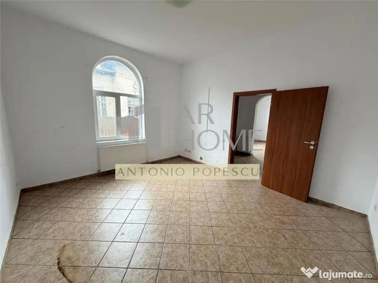 Casă cu 4 camere cu Teren 230 Mp în Central