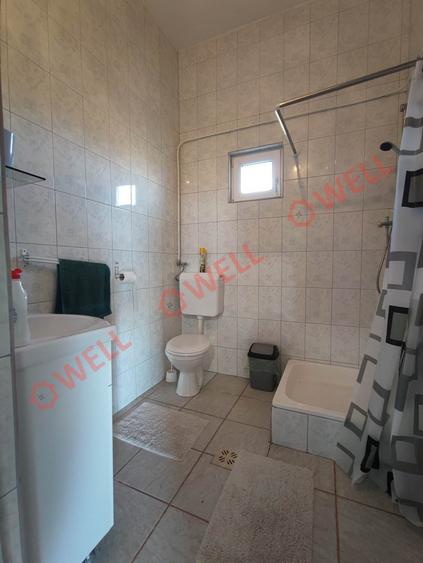 Casă cu 8 camere cu Teren 2400 Mp în Periferie