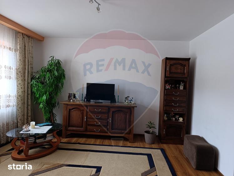 Casă cu 5 camere cu Teren 343 Mp în Central
