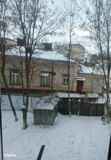 Casă cu 2 camere cu Teren 620 Mp în Central