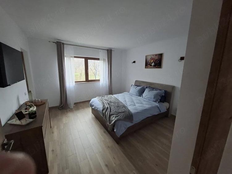 Casă cu 3 camere cu Teren 6000 Mp în Central
