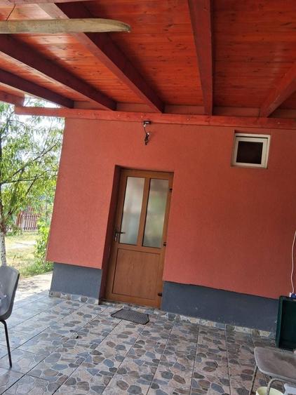 Casă individuală cu 3 camere decomandat cu Canalizare în UMT