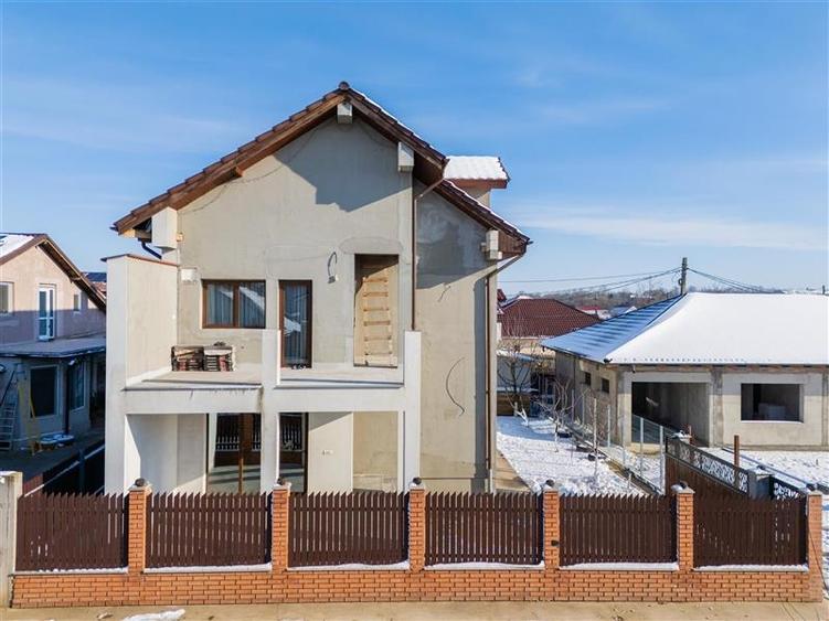 Casă individuală cu 5 camere cu Canalizare în Valu lui Traian