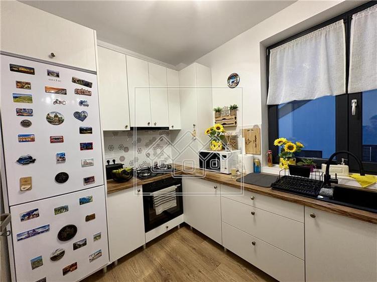 Penthouse cu 5 camere decomandat în Exterior Vest