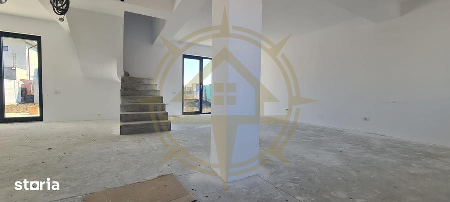 Casă cu 4 camere cu Teren 250 Mp în Odăile