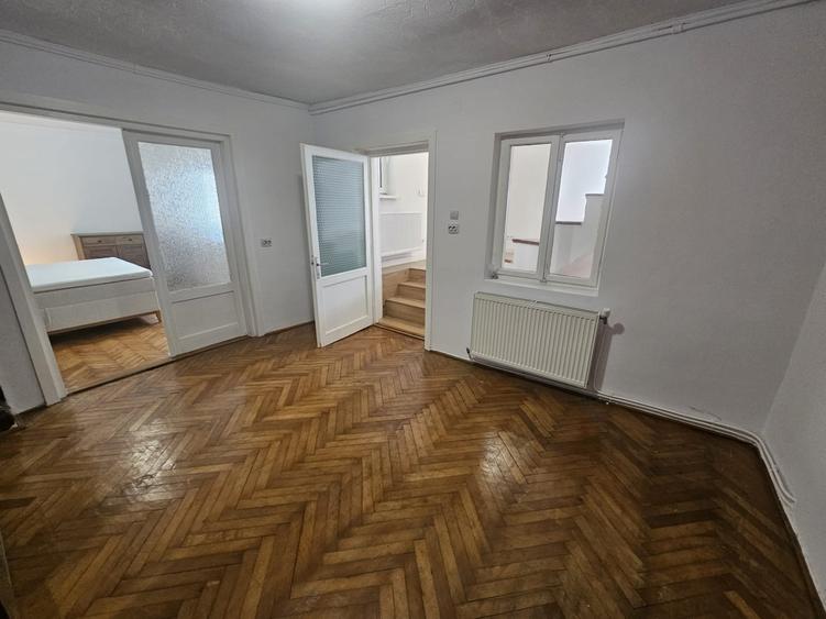 Casă individuală cu 5 camere cu Canalizare în Andrei Mureșanu