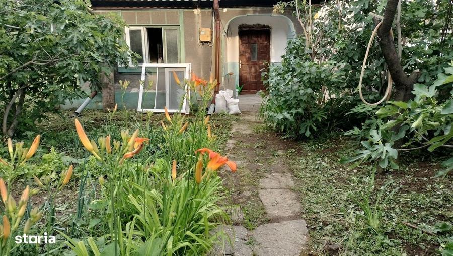 Casă cu 3 camere cu Teren 250 Mp în 23 August (Cațelul)