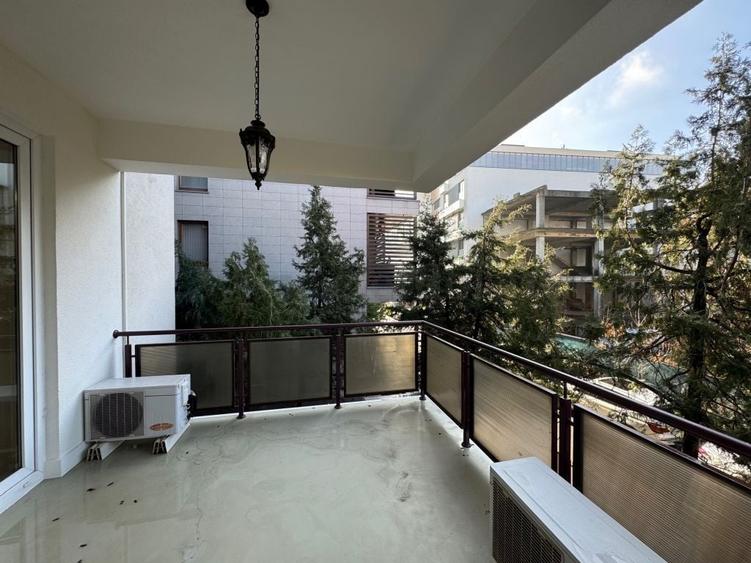Apartament cu 3 camere decomandat în Șoseaua Nordului