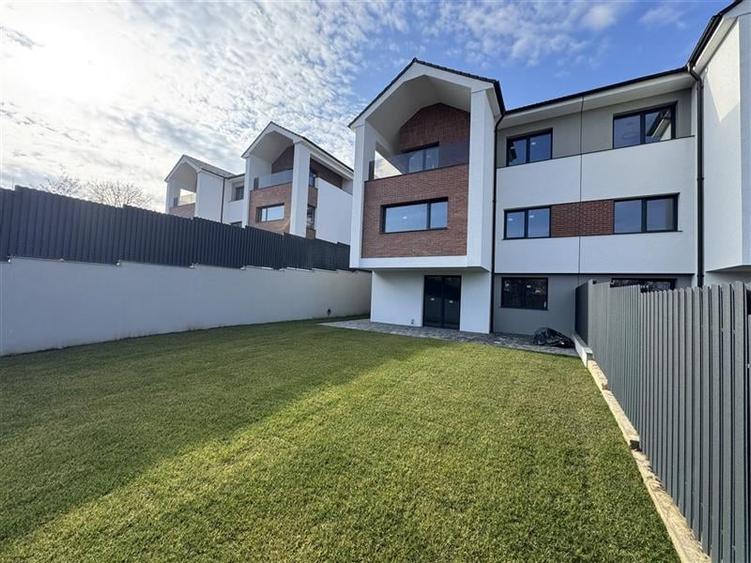 Duplex cu 5 camere cu Teren 612 Mp în Borhanci