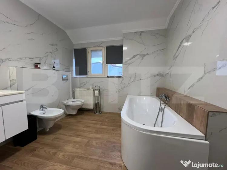 Casă cu 7 camere cu Teren 325 Mp în 7 Noiembrie
