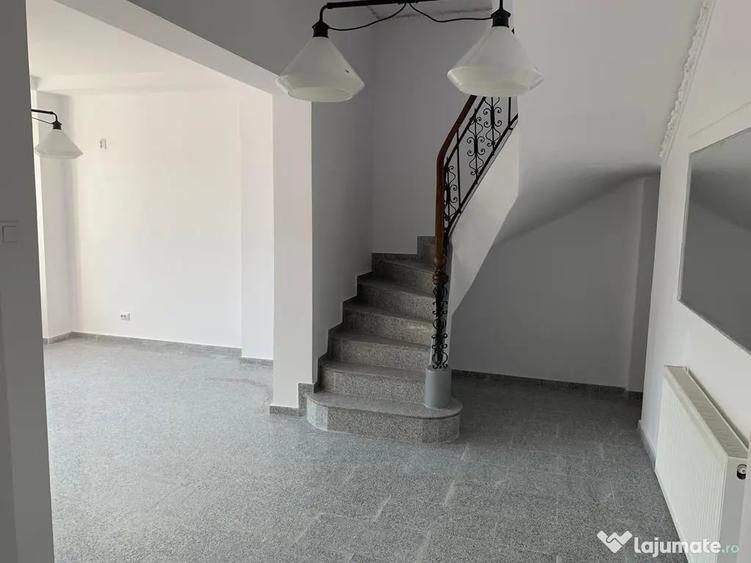 Casa cu destinatie comerciala 335 mp - 2