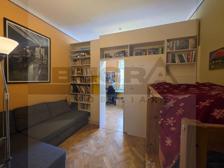 Apartament cu 3 camere semidecomandat, mobilat în Central