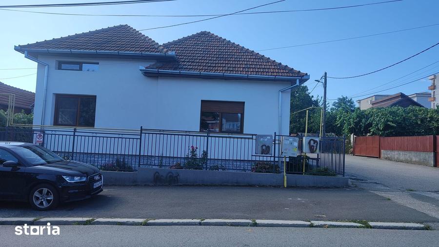Casă cu 3 camere cu Teren 1080 Mp în Central