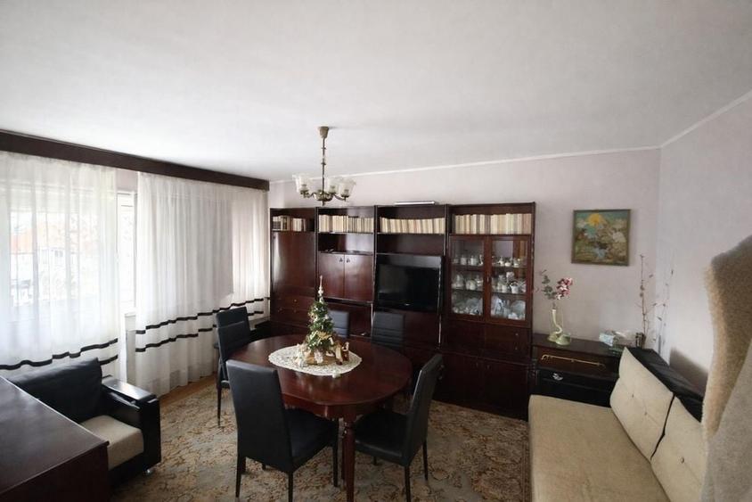 Apartament cu 4 camere decomandat în Exterior Vest