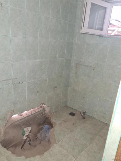 Casă cu 5 camere cu Teren 175 Mp în Lacu Dulce