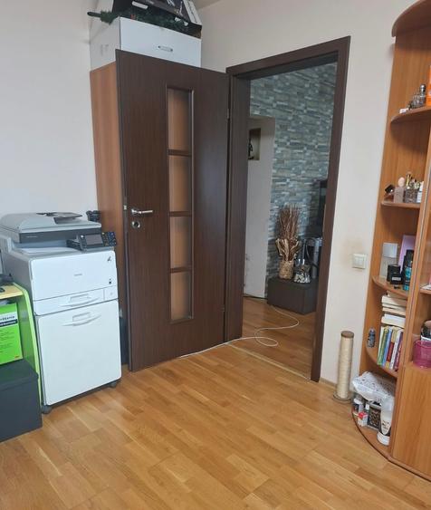 Apartament cu 4 camere în Vitan Mall