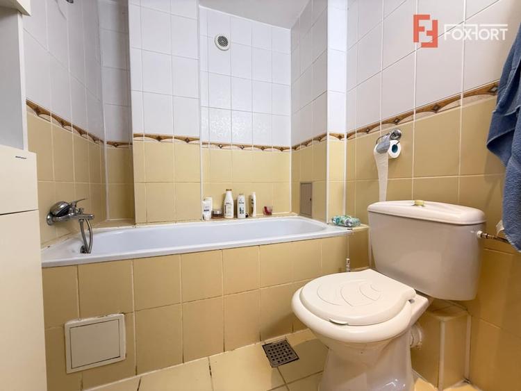 Apartament cu 3 camere semidecomandat, mobilat în Aradului