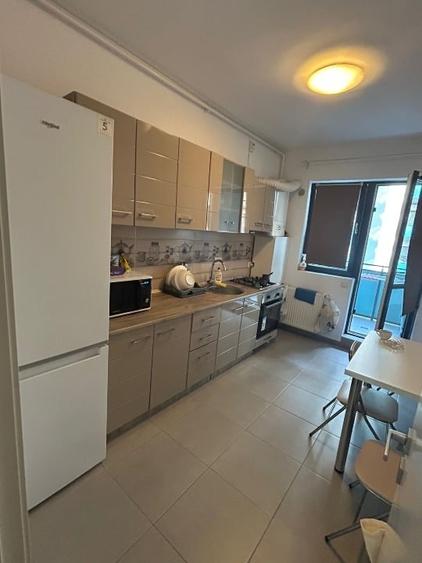 Apartament cu 3 camere decomandat, mobilat în Parcul Carol
