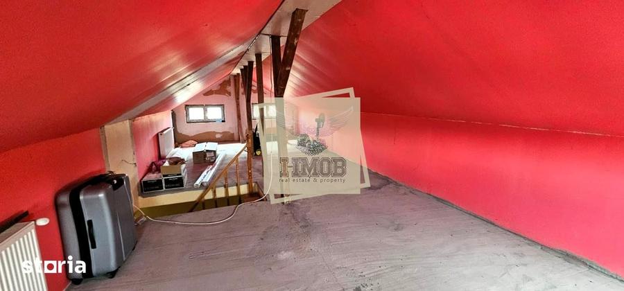 Casă cu 10 camere cu Teren 1195 Mp în Roșia