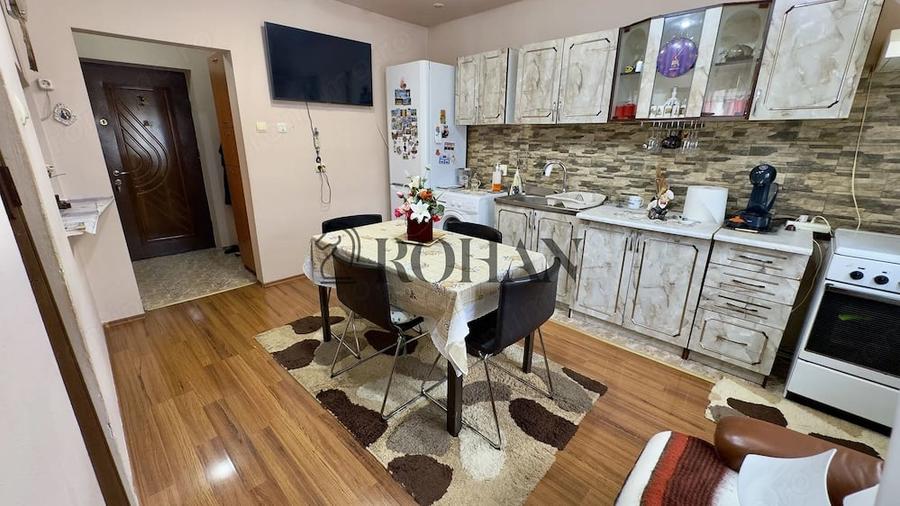 Apartament cu 3 camere decomandat în Cetate