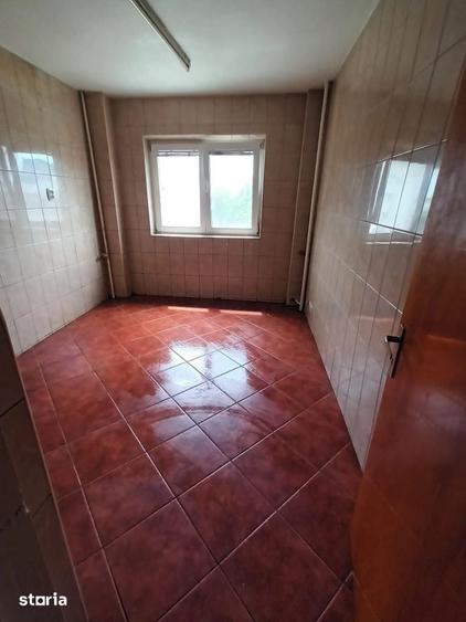 Apartament cu 3 camere decomandat în Tei
