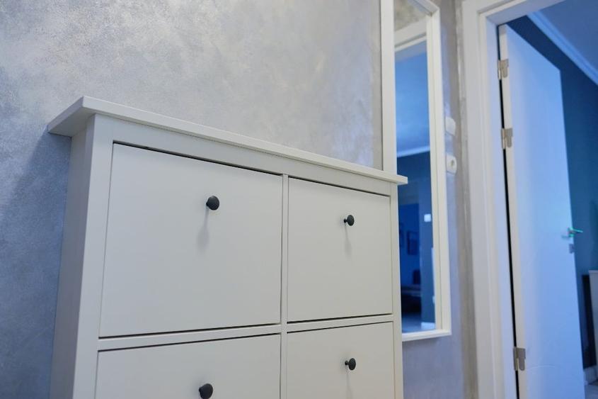 Apartament cu 3 camere semidecomandat în Girocului
