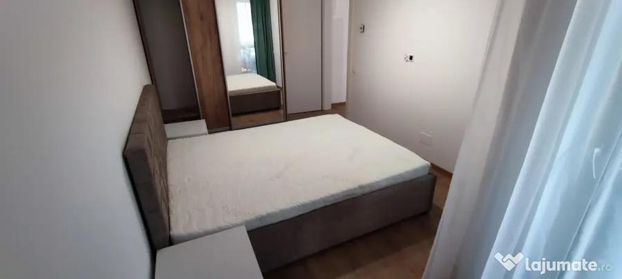 Apartament cu 3 camere semidecomandat în Florești