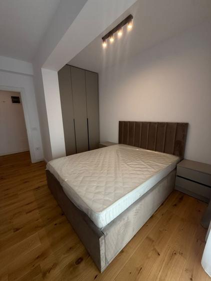 Apartament cu 3 camere semidecomandat, mobilat în Pipera