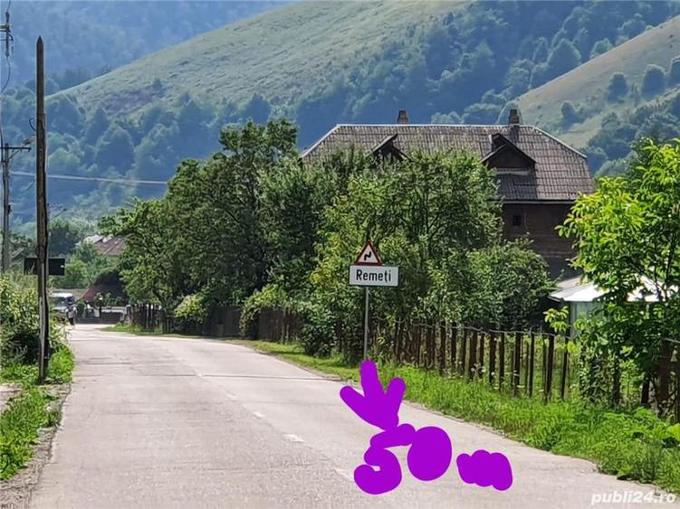 Teren de 1658 mp, în Est