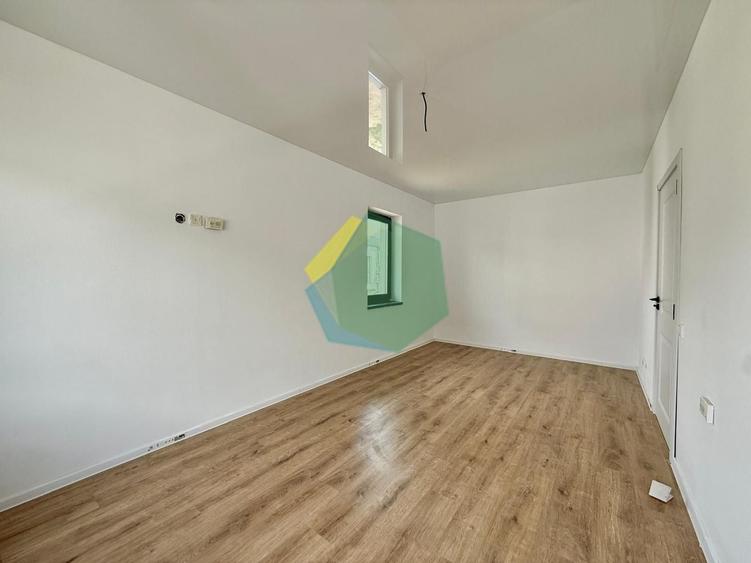 Duplex cu 3 camere cu Canalizare în Sud-Est