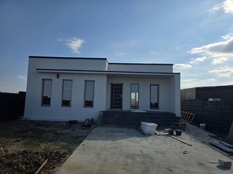 Casă cu 4 camere în Pielești