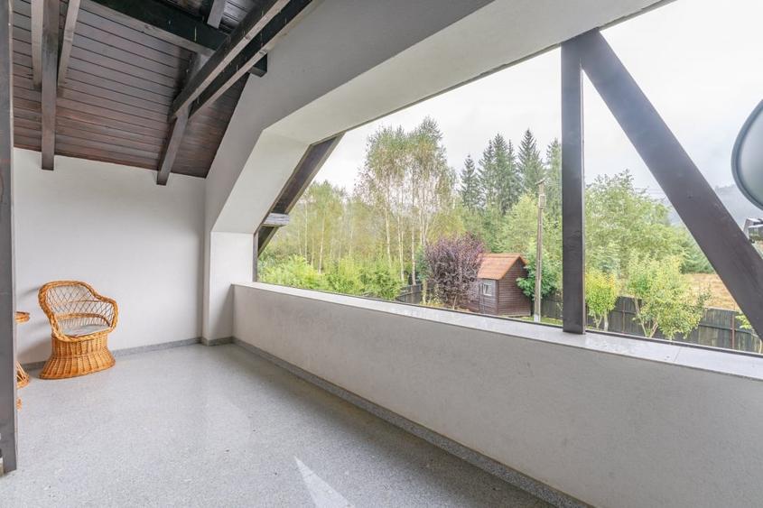 Casă individuală cu 5 camere cu Teren 1300 Mp în Predeal