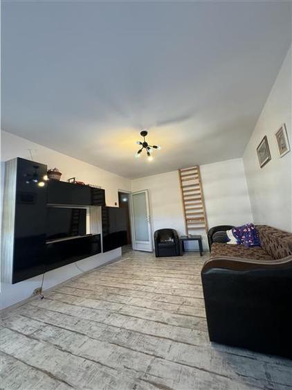 Apartament cu 2 camere decomandat, mobilat în Central