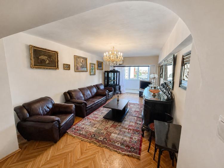 Apartament cu 4 camere decomandat în Unirii